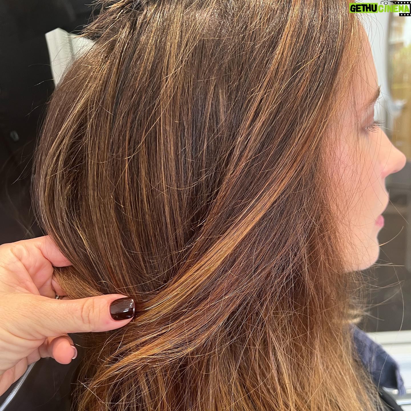 Anna Camp Instagram - The hair guru strikes again!!!!! Lisa lisa lisa I love ya love ya love ya!!! ⚡️⚡️⚡️also thanks to my dentist for fixing my chipped front tooth 🦷