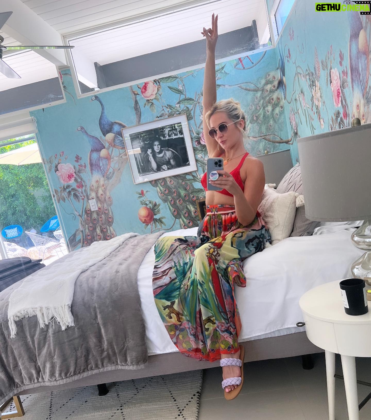 Anna Camp Instagram - When you find the wallpaper of your dreams and it’s finally up! 🦋Thankyou @the_rustic_home 🦋