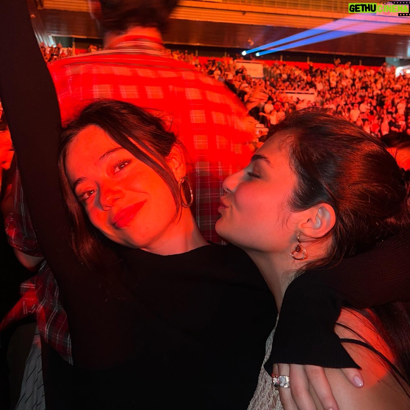 Anna Castillo - 123.4K Likes - Me he puesto mala en Bilbao pero muy bien acompañada viendo a Estopa llorando ( porque les quiero muchísimo ) y bebiendo agüita 🥹