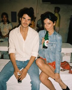 Anna Castillo Instagram - Estoy en Grecia celebrando que somos top 1 🥇, no podía ser de otra manera 🧿 @netflixes