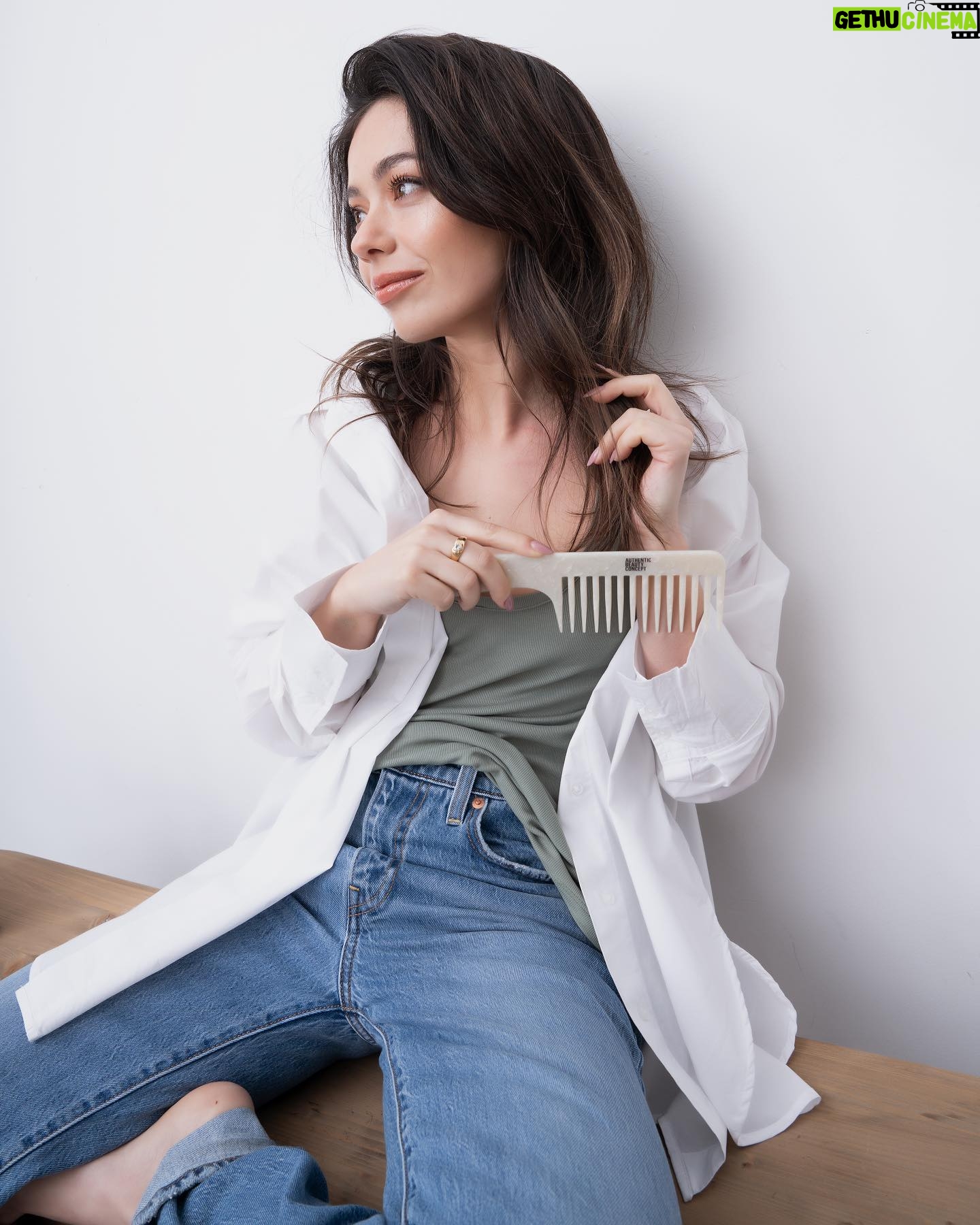 Anna Castillo Instagram - Desde que soy embajadora de @authenticbeautyconcept.spain mi pelo es feliz y yo también. #bellezaautentica #authenticbeautymovement 🫂🌱♻️