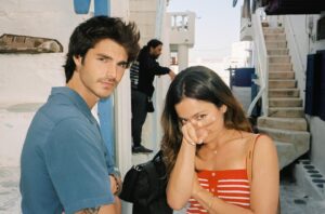 Anna Castillo Instagram - Gracias por los mensajes bonitos 🧡🌊💙
Tengo muchas ganas de celebrar 🥲 Un cuento perfecto @netflixes
