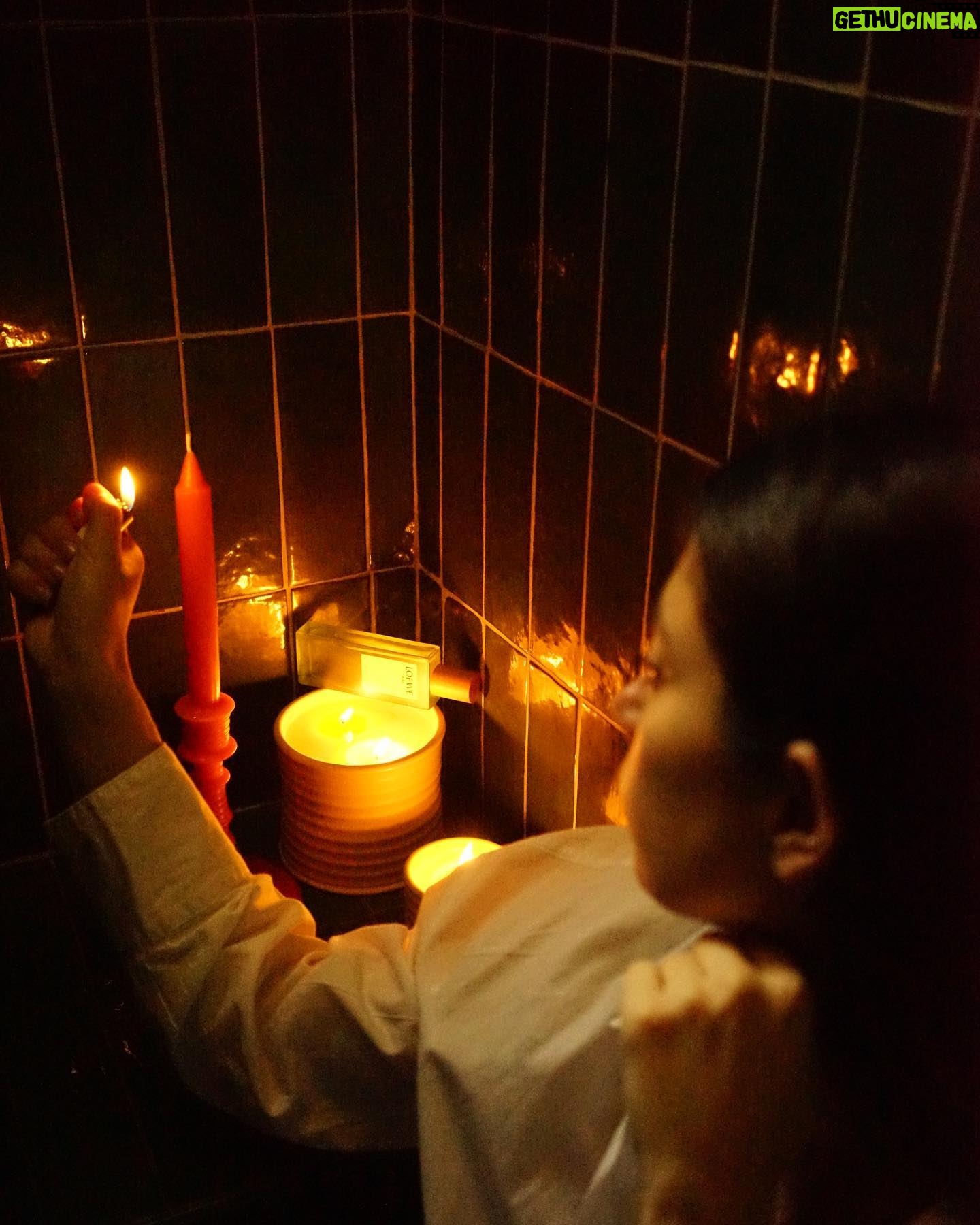Anna Castillo Instagram - 🕯️🎆✨❤️🔥 @loewe_perfumes #LOEWEperfumes