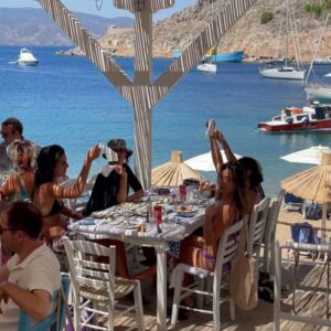 Anna Castillo Instagram - Mi casa son Grecia y mis amigas y el feta cheese 🇬🇷🫶🏼