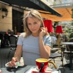Anna Koshmal Instagram - Люди змінюються… Це дійсно так, бо людина або постійно росте, або постійно деградує. Встояти на місці не вийде. Це вибір, який ми робимо щодня. Той, кому ти вчора довіряв своє серце, завтра може позаздрити і зрадити через власну слабкість. Той, у кому ти вчора розчарувався, завтра може тебе вразити сміливим вчинком та силою духу. Варто лише визначитись хто ти: сильний чи слабкий ⚖️