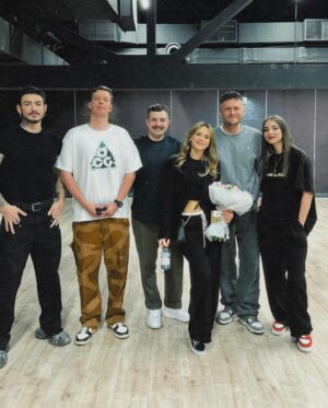 Anna Koshmal Instagram - Коли вирішила загуглити «як весело провести вечір» і тобі вибило «сходи на шоу до @lvi_na_jeepe » 😁
Півтори години пролетіли як декілька хвилин, боліли вилиці від сміху 🙈 
вдячна, що піднімаєте всім настрій)
@da_kubik ти ❤️

Вже дивились новий наш випуск?