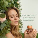 Anna Koshmal Instagram - Друзі, у нас буде можливість зустрітись вже цих вихідних! 🌸 27—28 квітня я та наша команда @plantanna.store візьмемо участь у фестивалі ВЕГАН ВІКЕНД 🌱 PLANTANNA — це проєкт, який став частинкою моєї душі. У натуральну, веганську, ефективну косметику я вмістила свої цінності та бажання єднати жінок із природою, давати їм можливість користуватись турботливими формулами на основі дарів природи. На фестивалі ви зможете побачити та протестувати усю базову, універсальну лінійку Plantanna, закохатись у наші натуральні квіткові аромати й просто чудово провести час. Буду рада бачити кожну й кожного! 💜 🗓 27-28 квітня 🕝 14:00 - 22:00 📍 Community Café Garden, м. Київ, вул. Кирилівська 41