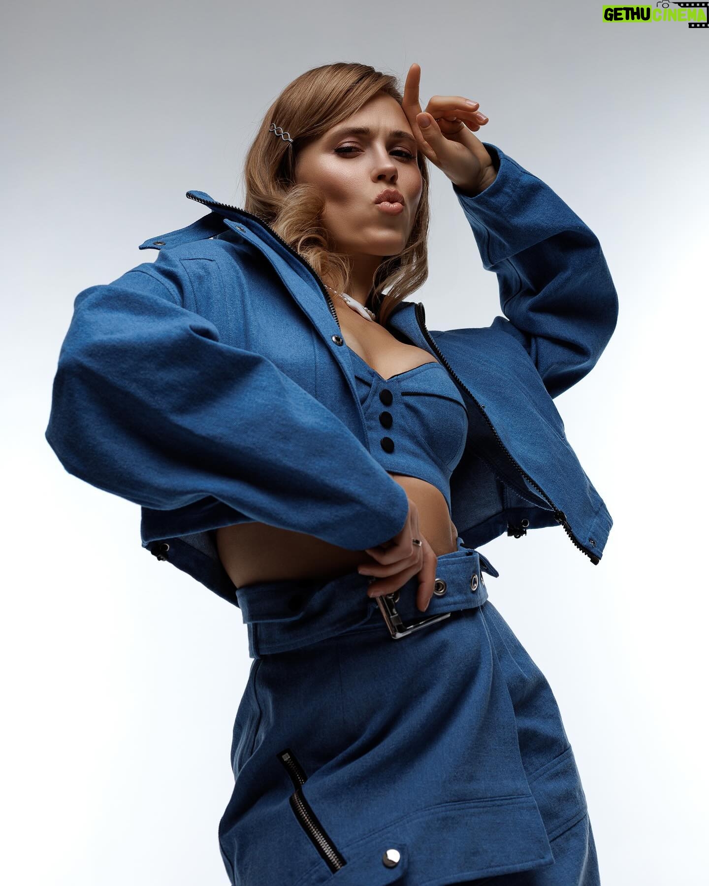 Anna Koshmal - 33.8K Likes - …was born to be free 🤍🤪
Photo: @lila.pro_photo
Mua: @__caille__
Style: @alisharoz_
Clothes: @emmelie_delage
