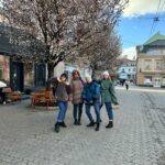 Anna Koshmal Instagram - Неймовірні пригоди, подорож Україною, чотири вистави, вдячні глядача, краса навколо та тепло всередині✨ Дякую усім, хто дбає та прикрашає цей світ! @teart_agency ❤️ Впізнали місця?