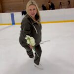 Anna Semenovich Instagram - А ты уже скачал мою новую песню 🔥 Ссылка на песню в шапке профиля ☝🏼#гладиолусы