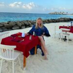 Anna Semenovich Instagram - Это был чудесный отпуск ☀️ Я напиталась энергией солнца и океана , и теперь полная сил возвращаюсь к вам ❤️ Благодарю Мальдивы , вы как всегда справились с задачей 🙏🏼 Впереди много новых , интересных проектов и очень скоро новая песня и клип 😘 Спасибо @karinazvereva_travel за организацию моего отпуска ❤️ Сохраняйте ценный контакт, Карина организует ваш незабываемый отдых, у нее лучшие цены как на отели так и на билеты👍🏼 #аниныистории #хочешь