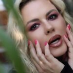 Anna Semenovich Instagram – Сексуальность , нежность , доброта , внутренний стержень , умение принимать и прощать , манкость и теплота в глазах – это и есть истинная женственность 💜
Ухоженность и красота волос всегда важны для любой женщины , спасибо 
@dajmur_studio
@andrianova_beauty
#наращиваниеволос