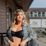 Anna Semenovich Instagram – На носу майские праздники 😋
Кто-то собирается на шашлык, кто-то на море и, конечно, хочется весной приобретать обновки!😄

Особенно красивое женское белье и купальники😉
Я вместе с @df_deafiori создала самую изысканную коллекцию для вас, дорогие женщины! 🥰

Купальники очень красивые, из дорогой ткани, ноские и не выцветают на солнце! Белье выполнено из французского кружева, потрясающей красоты и удобства 😍
Подойдёт для женщин с любыми формами!

Все сделано с любовью и заряжено на удачу 😜

Ищите комплекты с надписью «от Анны Семенович» по ссылке в шапке профиля🫶🏼
#бельеотаннысеменович #аниныистории