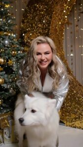 Anna Semenovich Instagram - Любимые, С Новым Годом 🎄 Пусть Дракон принесет нам море счастья и любви ❤️ Когда в сердце есть любовь , нам море по колено 😜🥳 С Наступающим 🎄🥳🐲 #аниныистории #сновымгодом