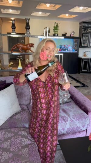 Anna Semenovich Instagram - А как ваша среда ?🤣 #аниныистории