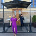 Anna Semenovich Instagram – Обожаю летний Питер, особенно в период белых ночей😍

Всегда останавливаюсь в моем любимом @trezzinipalace_hotel , бутик-отеле Великого Трезини , который являлся одним из главных архитекторов Санкт-Петербурга, раньше, это был его личный дом!! Здесь невероятно красиво, ощущаешь себя царицей в покоях короля! 🤪👑 

Отличный сервис, шикарный вид на Неву, а главное в центре города😋

Приехала в Питер на свадьбу к моей подруге @buslya и представляете, поймала букет невесты, видимо я следующая!!!😂💐 

А кто-то из вас ловил букет,делитесь в комментах? 😜 #аниныистории