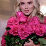 Anna Semenovich Instagram - Вот и настала весна 🌺 Сегодня у меня День Рождения , желаю себе счастья , здоровья и интересных событий в жизни ❤️ А вы что мне пожелаете😜👇🏼 #деньрождения