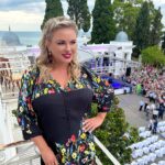 Anna Semenovich Instagram - Солнечная Абхазия встречает нас улыбками, чистым морем и жарой ☀️🥰 Как же здесь красиво! Потрясающая природа, улыбчивые люди, всех жителей Сухума поздравляю с Днём Города❤️ Желаю всем процветания, радости и любви🙏🏻 Вчера очень хотели выступить для вас, но проливной дождь нам помешал, очень жаль, но мы обязательно вернёмся и поздравим своими песнями❤️❤️❤️ Всем отличного настроения и хорошего дня 🥰🥰🥰 #аниныистории Все подробности у меня в сторис 😜