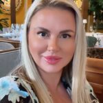 Anna Semenovich Instagram - Девочки , хочу затронуть с вами очень важную тему ! Заморозка яйцеклеток 🙌🏼 Вокруг этой темы ходит очень много мифов , но я вместе с врачом хочу их развеять 🙏🏼 Может кто-то давно думает сделать заморозку , но боится. Сегодня я буду еще раз проходить процедуру по заморозке яйцеклеток ! Кому эта тема интересна , переходите в сторис , там будет подробный репортаж из клиники 🌺 #аниныистории