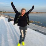 Anna Semenovich Instagram – Наша судьба сложена из наших привычек !🙌🏼
Именно они руководят процессом мышления и соответственно действий. Если мы хотим что-то поменять в своей жизни – мы должны начать думать и делать не так как раньше .
Управлять своими мыслями не сложно, но это требует внимания и терпения 🙌🏼 
Просто меняйте негативное восприятие жизни на позитивное , просыпаясь говорите себе  теплые слова , хвалите себя и прощайте ! Меняйтесь – это и есть процесс эволюции , не цепляйтесь за старые негативные убеждения , смело идите в новое с любовью в сердце. И все у вас получится 🙏🏼
Люблю вас , отличного всем дня ❤️
#аниныистории