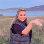 Anna Semenovich Instagram – Петь на рассвете  на берегу Енисея большое счастье 💃🏼 Люблю свою жизнь , полную приключений и путешествий !!! 
Успеть всё и везде , это по моему 😜
В сторис много интересного ❤️ #аниныистории
