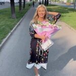 Anna Semenovich Instagram – Всем чудесных выходных💜
Мужчины почаще говорите своим женщинам комплименты и дарите цветы 🌺 #аниныистории