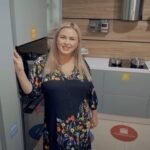 Anna Semenovich Instagram - Помните, как я наведывалась в один из салонов #КухонныйДвор? Сейчас опять смотрела видео, которые там отсняла. Выложила, кстати, далеко не всё! 🙃 Вот ещё одна замечательная кухня от @kuxdvor, берите на заметку! 🫰🏻 P.S. Подруга до сих пор не может решить, какую модель в итоге брать! В салоне так много красивых кухонь - реально есть на что положить глаз...😊 Хотите убедиться в этом сами? Переходите на страничку @kuxdvor! 😜💜 Реклама: ИП Титов Ю.В. ИНН 771900049928 www.kuxni.net erid: Kra243cL3