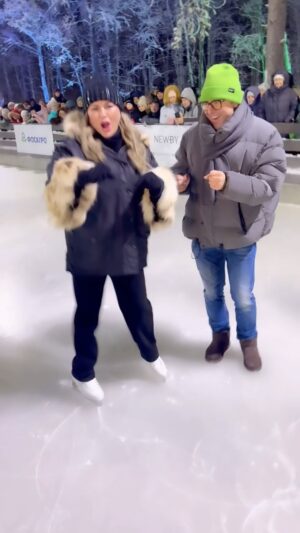 Anna Semenovich Instagram - Вчера на открытии катка в Апатитах было очень жарко🔥 Я пела катаясь на коньках ,общалась со зрителями , ела местные пончики и получила массу удовольствия ⭐️
Шикарная природа , добрые  и отзывчивые люди на всегда в моем сердце ❤️
Дорогой @malakhov007 спасибо за приглашение, мы с @grebenkina_official в восторге ⛸️Обязательно вернемся 🥰
@radiance_cca
@izovela
#каток #фигурноекатание