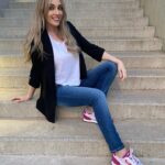 Anna Simon Instagram - 1 o 2? Si llevo las zapas más chulas se dice y no pasa nada, verdad @cristipedroche ? 😜