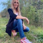 Anna Simon Instagram - 1 o 2? Si llevo las zapas más chulas se dice y no pasa nada, verdad @cristipedroche ? 😜