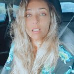 Anna Simon Instagram - Cuando te aburres en el coche (de copi) y te echas unas fotitos con un pelín de filtro (casi ná 🤫). Gracias a todos los que me mandasteis mensajes ayer felicitándome el santo! 😇