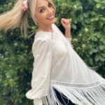 Anna Simon Instagram - Dame un fleco y me vengo arriba! Feliz tarde! 🥰