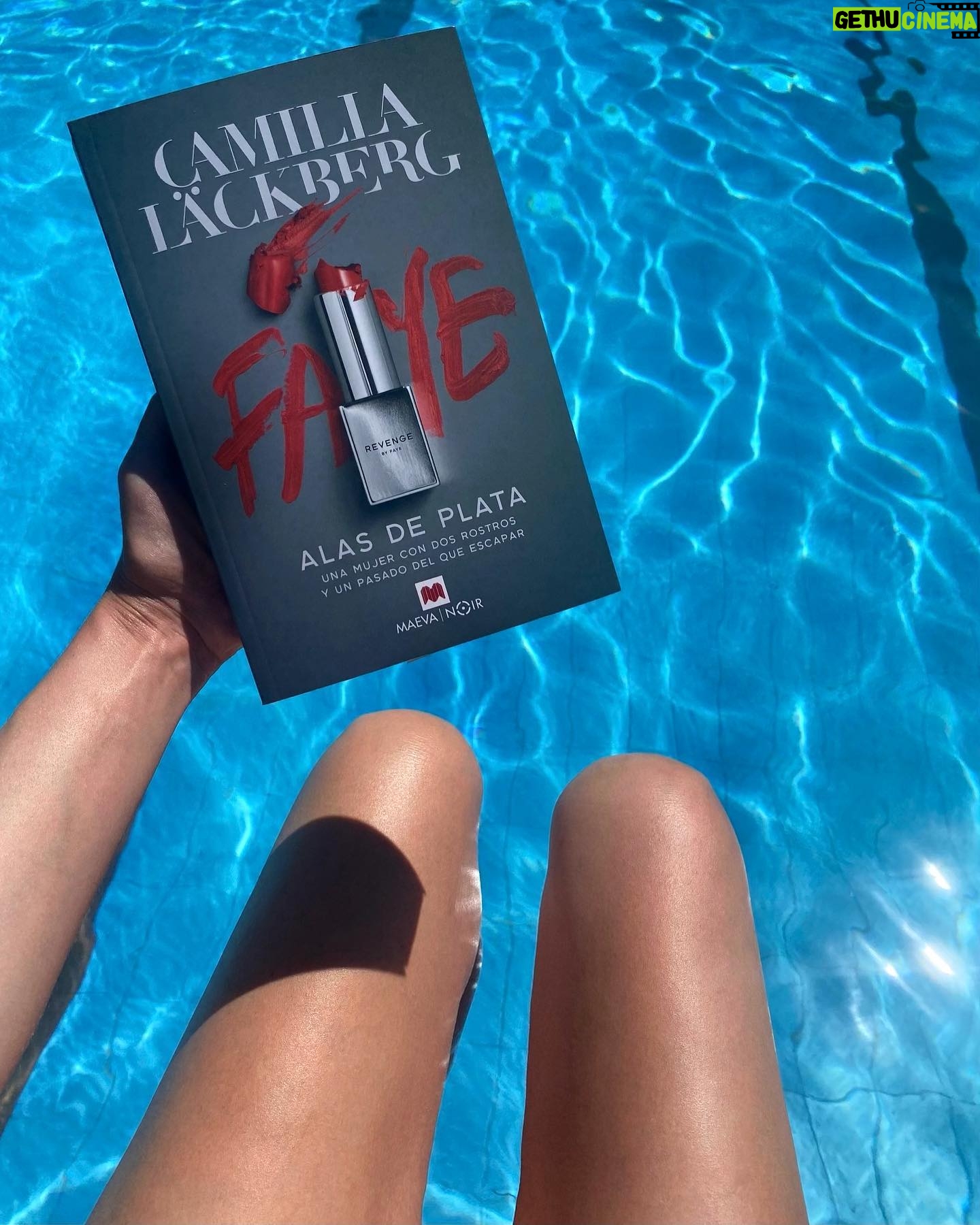 Anna Simon Instagram - Este es mi plan para hoy! ☺️📖☀️ Me encanta Camilla Läckberg, he leído todos sus libros. Si os gusta la novela negra, os encantará esta autora sueca. Acepto recomendaciones!