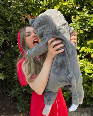 Anna Simon Instagram - Y caperucita se comió al lobo (a besos)… ♥️♥️♥️

Feliz carnaval!
#carnaval #carnaval2023