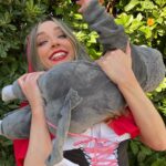Anna Simon Instagram - Y caperucita se comió al lobo (a besos)… ♥️♥️♥️ Feliz carnaval! #carnaval #carnaval2023