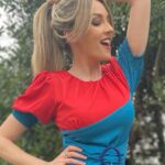 Anna Simon Instagram - Cuando hace sol, te pones un vestidazo de @urbanvicart y te vienes arriba con las fotos 😜😜😜