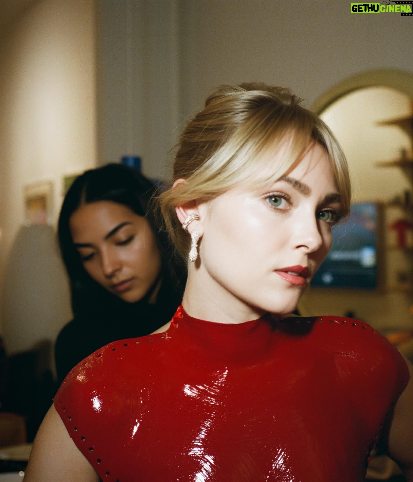 AnnaSophia Robb Instagram - One of my favorite looks from last year created by the brilliant @marcellejpg . @emjbhe captured the 3 day process of casting, molding, painting, and corseting. We created this in honor of @plannedparenthood , evoking raw womanhood. Bans off every body❣️ A stunning team! Thank ya! @yaelquint @marcellejpg @emjayzabat