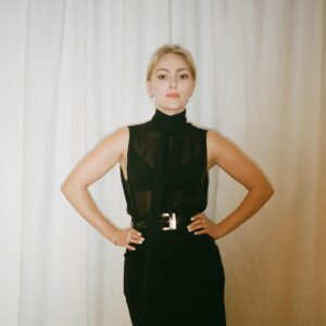 AnnaSophia Robb Instagram - A night out with @frame 🌹🍸