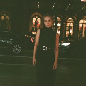 AnnaSophia Robb Instagram - A night out with @frame 🌹🍸