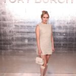 AnnaSophia Robb Instagram - The loveliest time celebrating the new @toryburch collection! The runway and attendees STUNNED ❤️🗽🌹