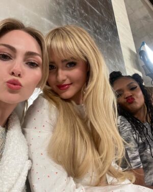 AnnaSophia Robb Instagram - The loveliest time celebrating the new @toryburch collection! The runway and attendees STUNNED
❤️🗽🌹