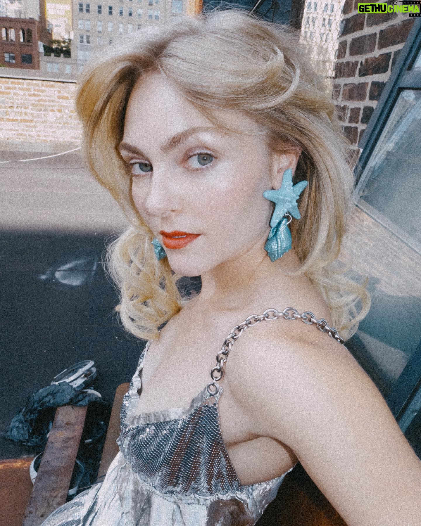 AnnaSophia Robb Instagram - Lil summer lovin’