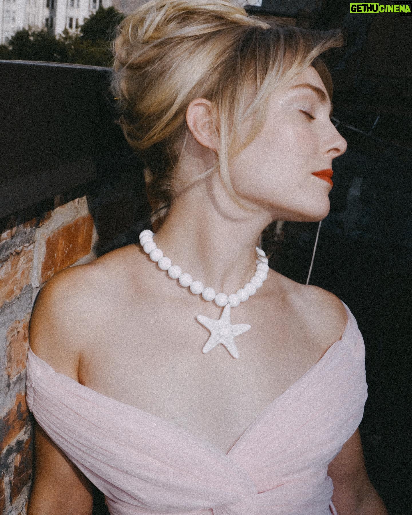 AnnaSophia Robb Instagram - Lil summer lovin’