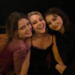 AnnaSophia Robb Instagram – A wee bit late @vanityfair @vfvanities !
One of the many magical aspects of this industry, are the friendships made along the way. Sometimes you find yourself running into old friends (hi @baileemadison ) who I haven’t seen for FOREVER. Others, are friends you get to walk hand in hand with daily, heyyy @russellmuslce . Some are new friends you become obsessed with @annabaryshnikov . Or cherished friends you see infrequently, but when you do your heart lights up @lnicholson @thomasin.mckenzie . I find strength and solace in the friendships & community we cultivate as we champion one another in this wacky and wonderful bizznass. Grateful to be alongside y’all (and those not in the photos)!