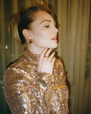 AnnaSophia Robb Instagram - The other week with @ritzcarltonnewyorknomad getting ready for the @cfda X #sothebysnewyork stunning #visionsofamerica exhibition ✨#rcmemories