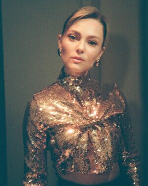AnnaSophia Robb Instagram - The other week with @ritzcarltonnewyorknomad getting ready for the @cfda X #sothebysnewyork stunning #visionsofamerica exhibition ✨#rcmemories
