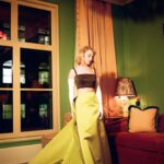 AnnaSophia Robb Instagram - @glamourmag you bring out the best in us! What a night celebrating truly inspirational women. Yes- I laughed, I cried, I struggled to pee in this very large gown, I drank wine with @therhony 🫡 and I left feeling inspired & encouraged by the tenacity, grace, kindness, joy, and legacy of truly magnificent women. 🙏