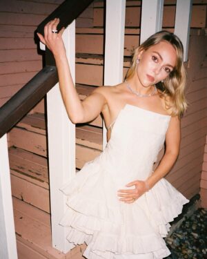 AnnaSophia Robb Instagram - Ayyy lil night to celebrate the @sagawards and all the amazing performances from my fellow @sagaftra members ✨