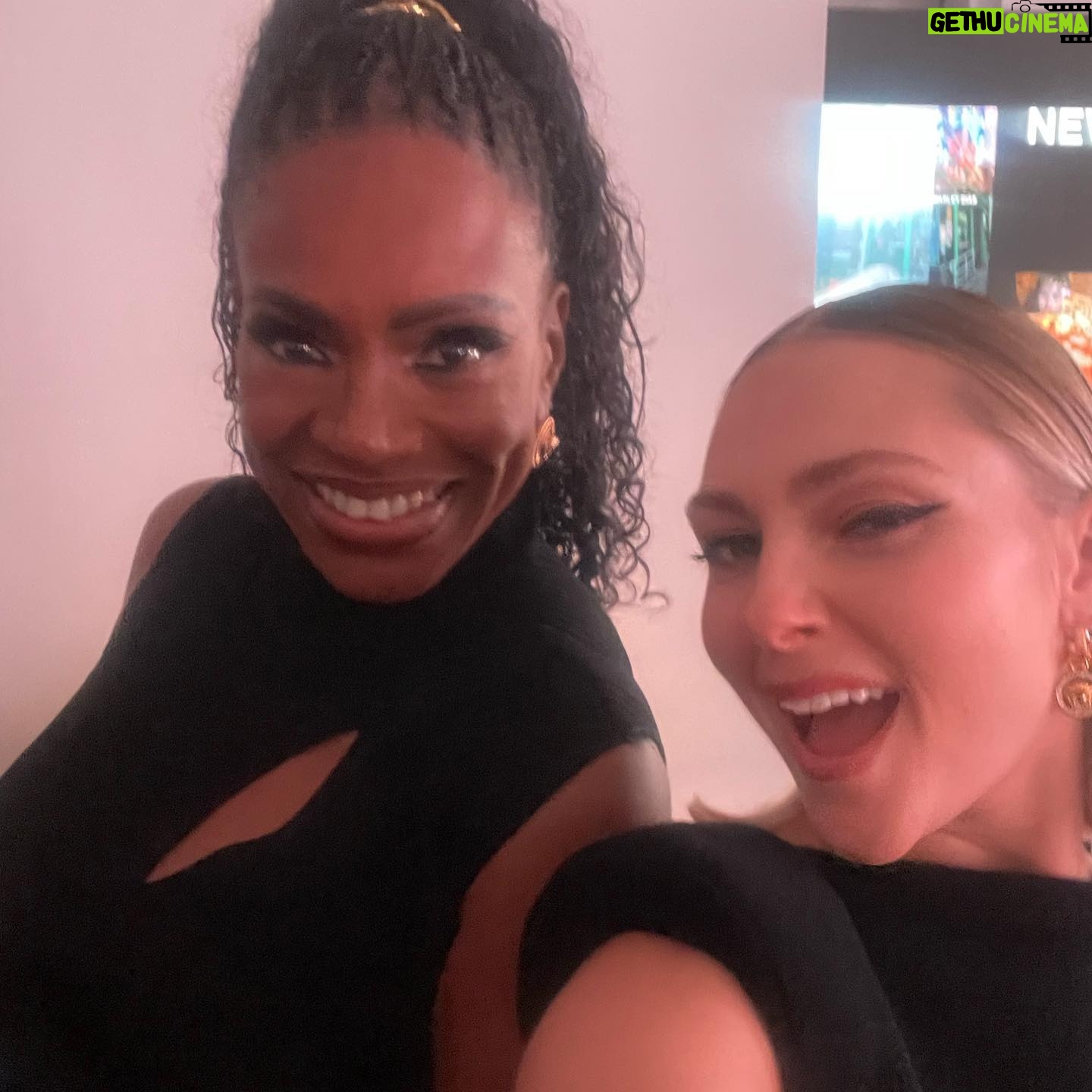 AnnaSophia Robb Instagram - An ICONic evening last week with @versace ! Thank you @donatella_versace for hosting such an uplifting evening. You shape the room & world with your brilliance. Still giddy from all the beautiful women and conversations. π€π€π€ & thank you to @yaelquint @blakeerik @oliviabarad for getting me readyyyy! And of course @georginalouisesd
