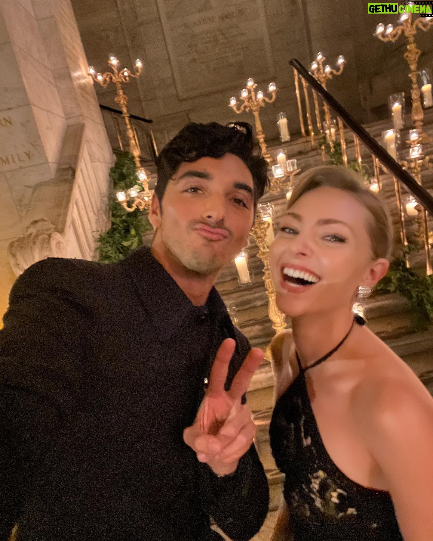 AnnaSophia Robb Instagram - Last night’s #AlbieAwards were unforgettable. Thank you to the @clooneyfoundationforjustice and @charlottetilbury for having me. The night celebrated heroes @truth_hounds @tlhr.ig @scmsyriancenter and @panzifoundation in their fight for justice. It’s harrowing learning about the atrocities they face, but I am beyond inspired by their relentless and hopeful spirits. There is so much tragedy in our world but, in the words of Ms Angela Davis “It is in collectivities that we find reservoirs of hope and optimism”. Please follow these organizations and support their justice work.